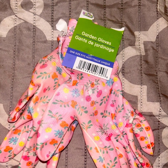 Garden gloves that I no longer need never used - Picture 1 of 3